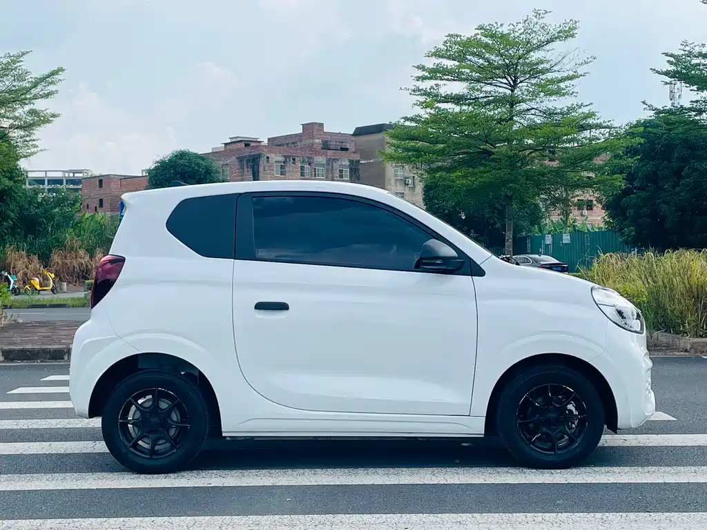 Roewe Clever — фото 4