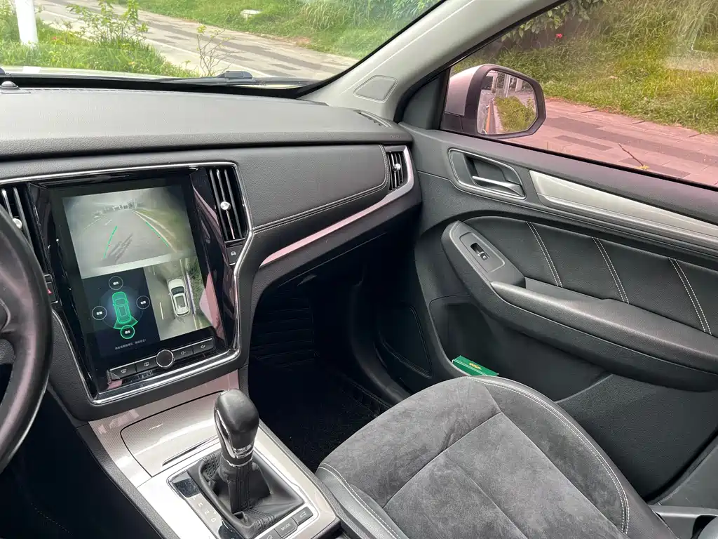 Roewe RX5 New Energy — фото 17
