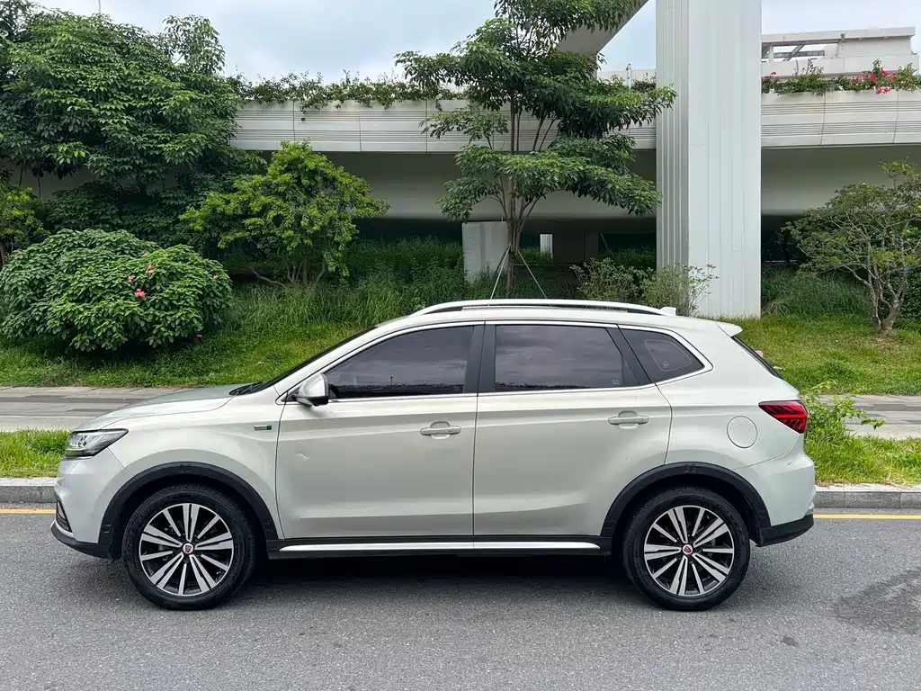 Roewe RX5 New Energy — фото 4