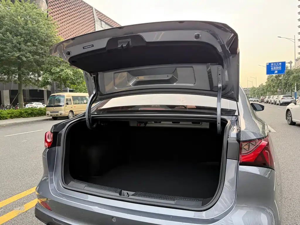Roewe i5 — фото 19