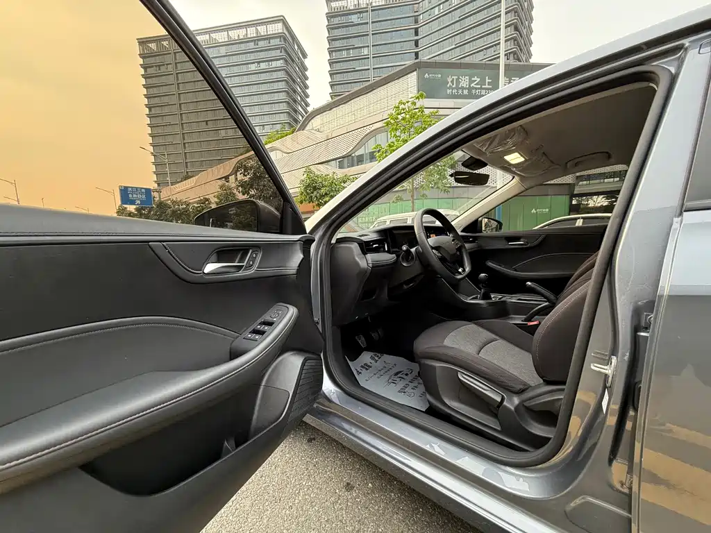 Roewe i5 — фото 10