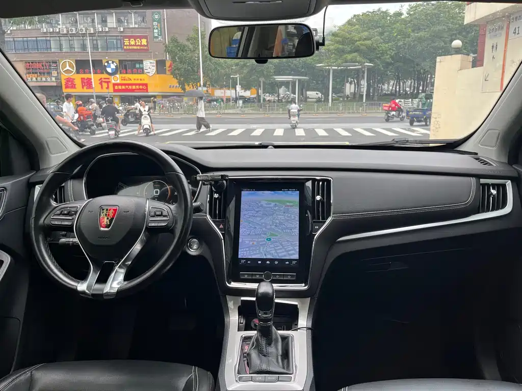 Roewe RX5 New Energy — фото 8