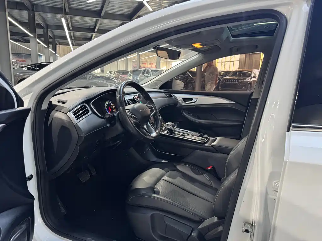 Roewe i6 MAX New Energy — фото 6