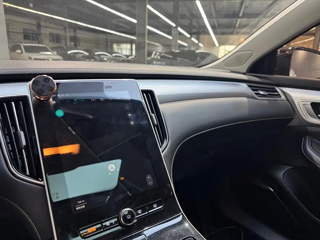 Roewe i6 MAX New Energy — фото 9