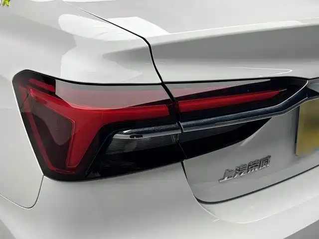 Roewe i6 MAX — фото 18