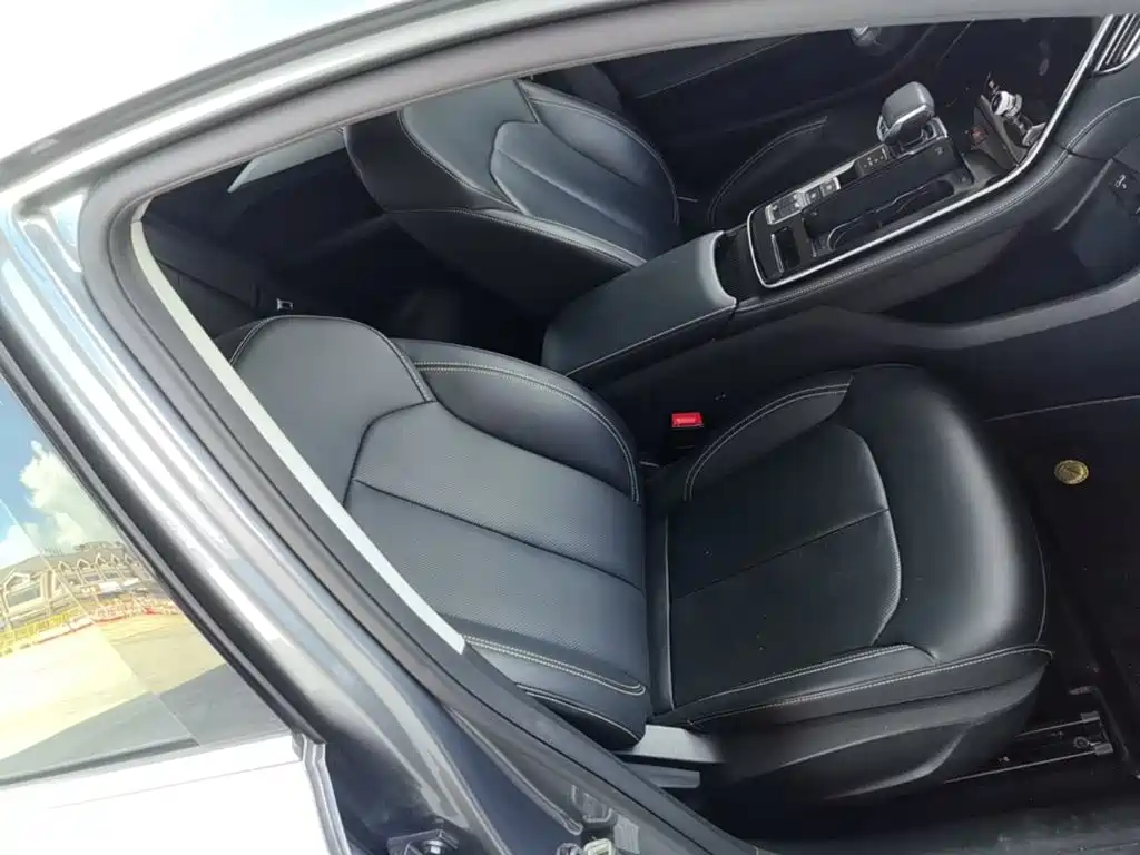 Roewe i6 MAX — фото 20