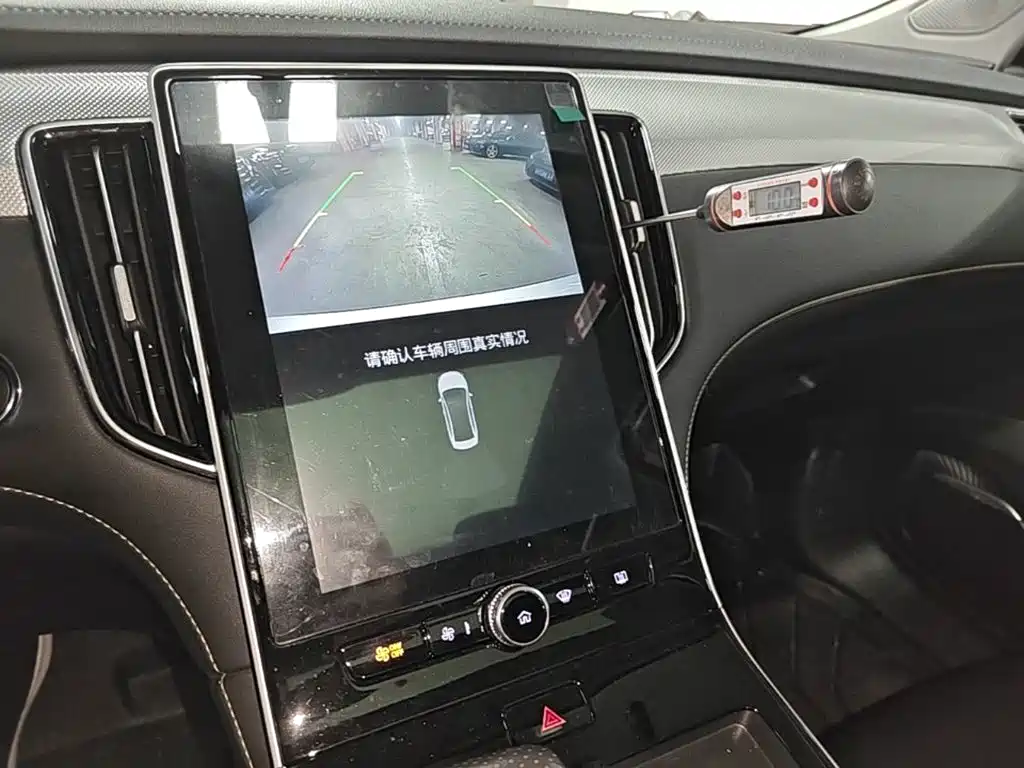 Roewe i6 MAX New Energy — фото 13