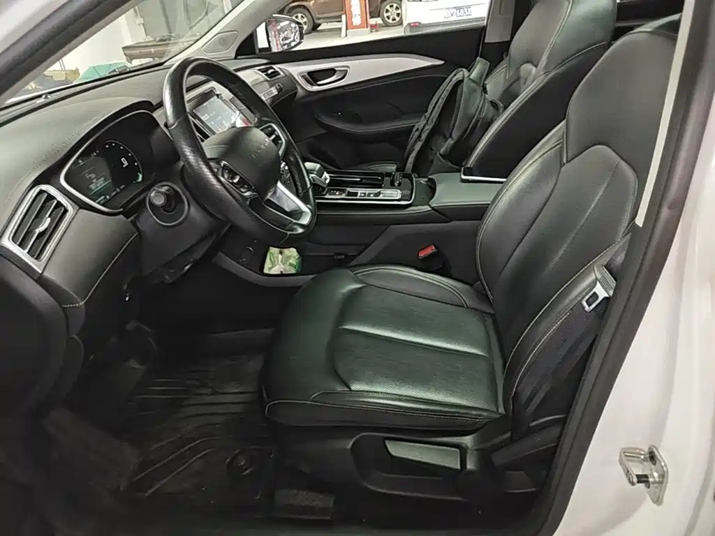 Roewe i6 MAX New Energy — фото 15