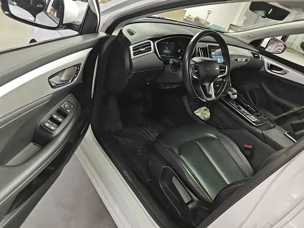 Roewe i6 MAX New Energy — фото 16