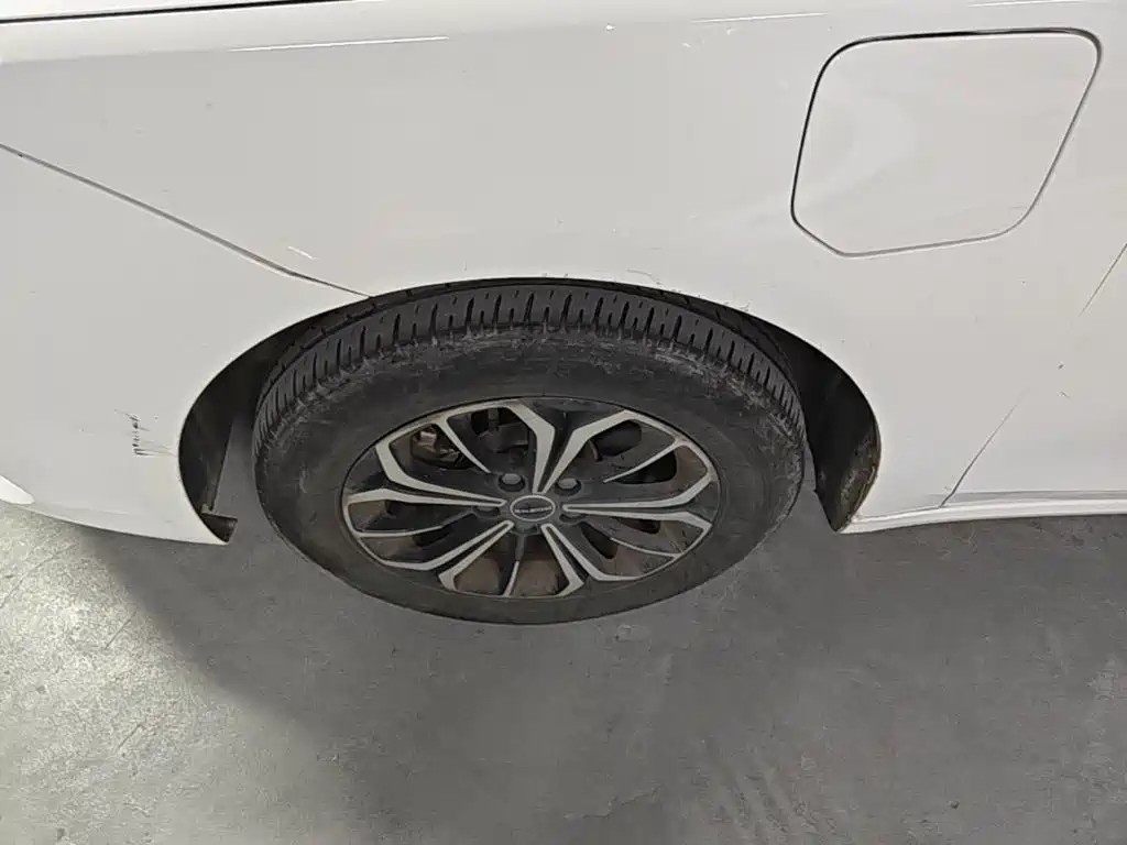 Roewe i6 MAX New Energy — фото 23
