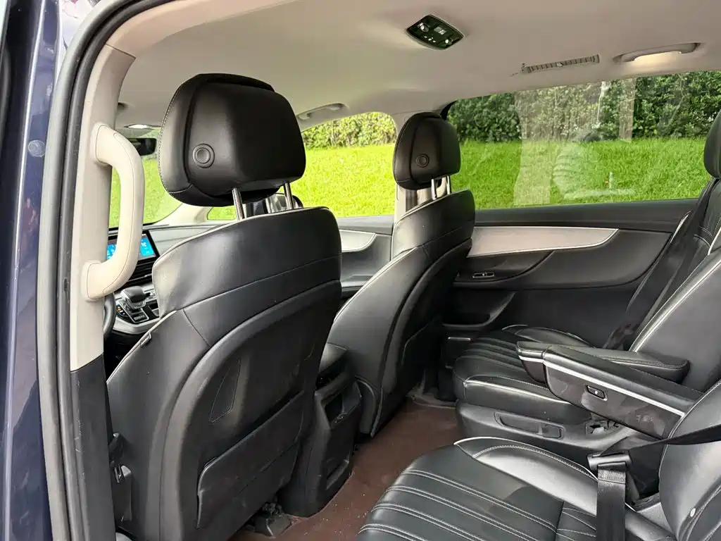 Roewe iMAX8 — фото 10