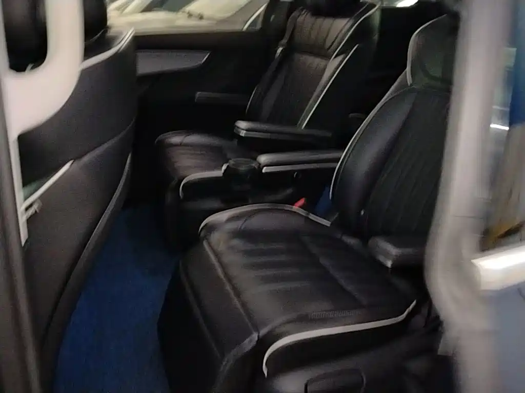 Roewe iMAX8 — фото 17