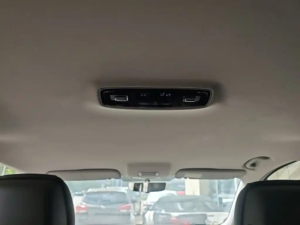 Roewe iMAX8 — фото 18