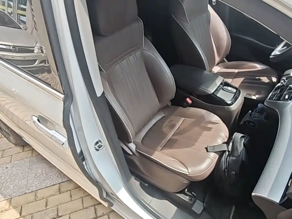 Roewe iMAX8 — фото 25