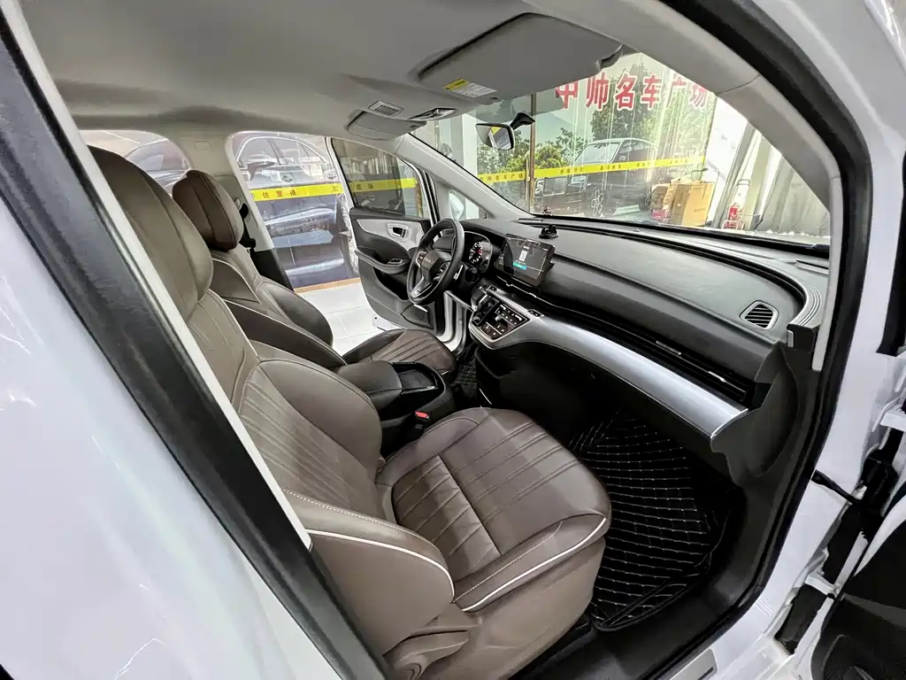 Roewe iMAX8 — фото 15