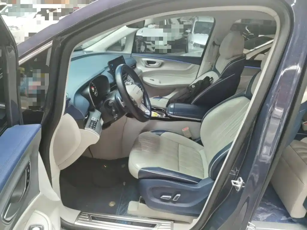 Roewe iMAX8 — фото 15