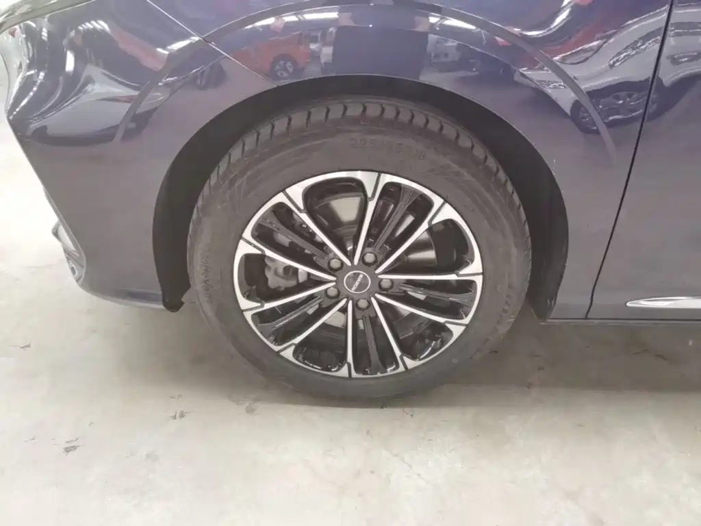 Roewe iMAX8 — фото 23