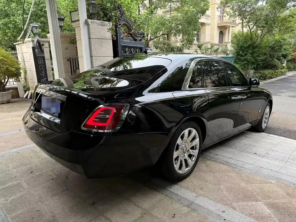Rolls-Royce Ghost — фото 16