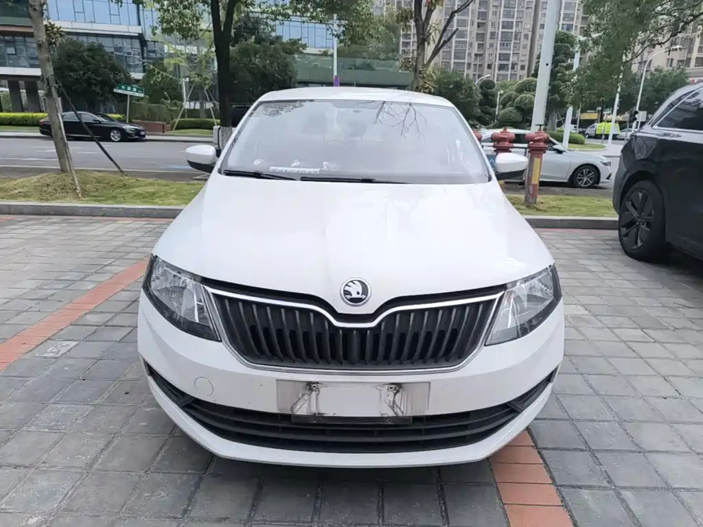 Skoda Rapid — фото 3