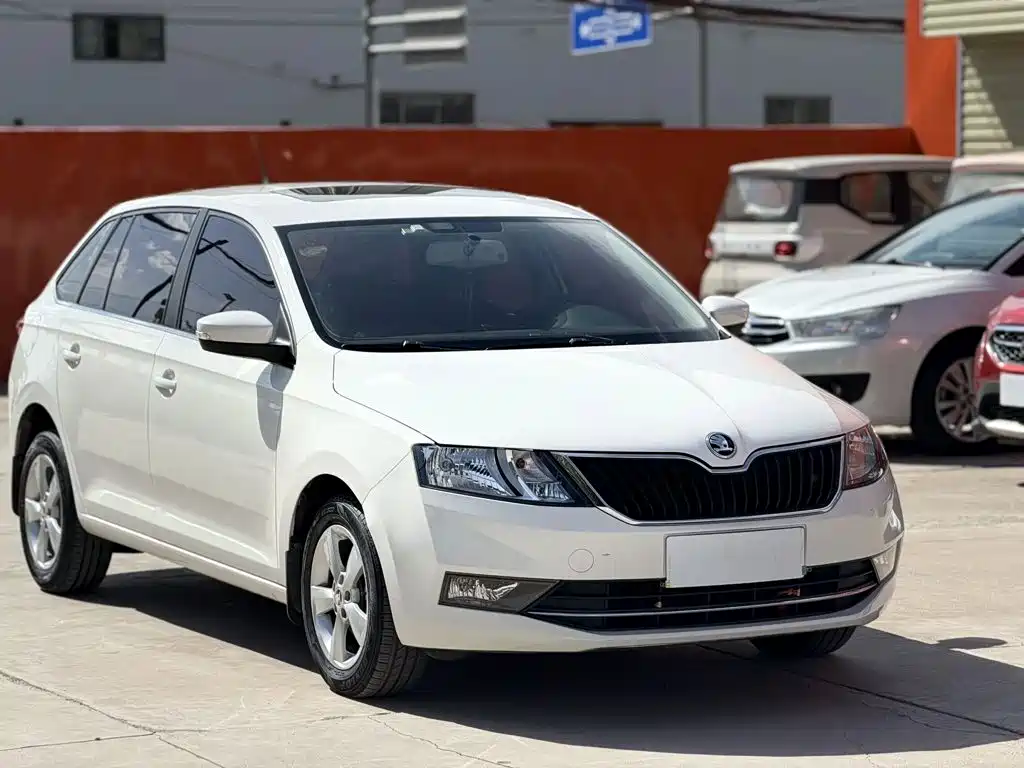 Skoda Rapid Spaceback — фото 3