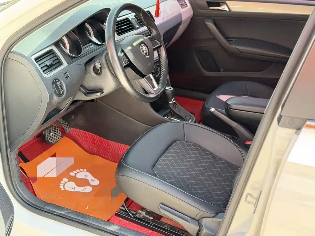 Skoda Rapid Spaceback — фото 4