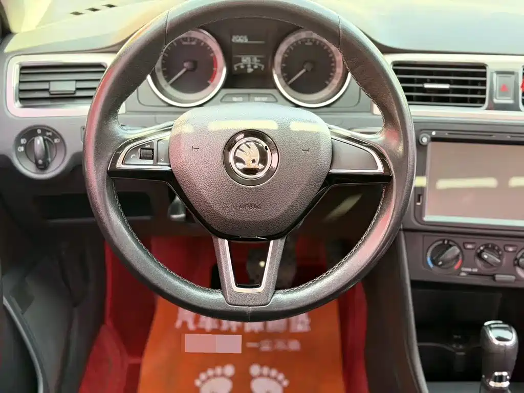 Skoda Rapid Spaceback — фото 6