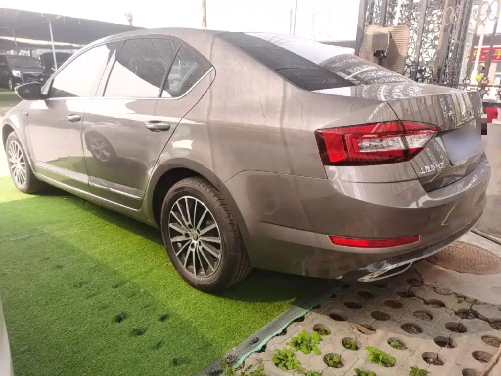Skoda Octavia — фото 5