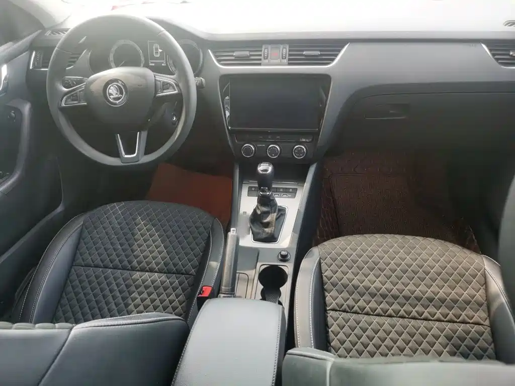 Skoda Octavia — фото 8