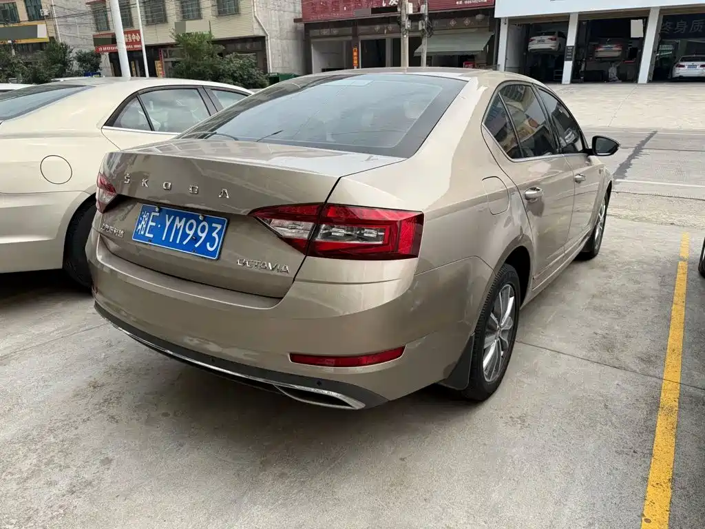 Skoda Octavia — фото 4