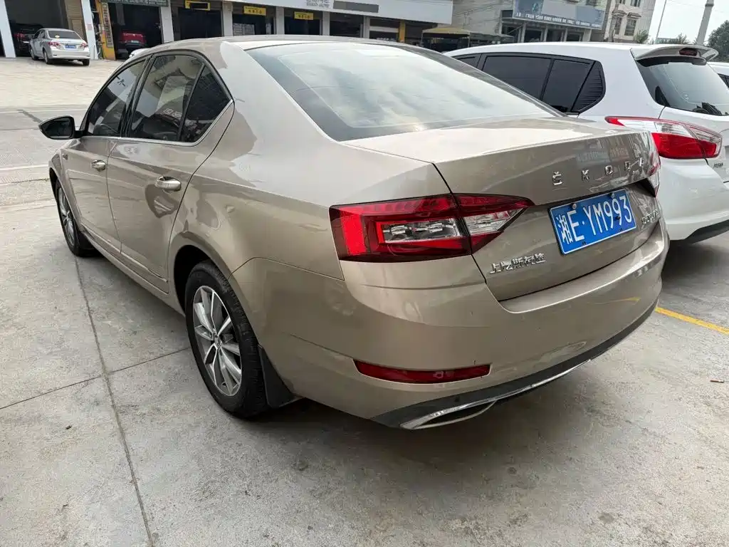 Skoda Octavia — фото 6