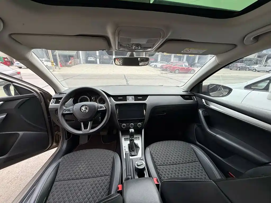 Skoda Octavia — фото 8