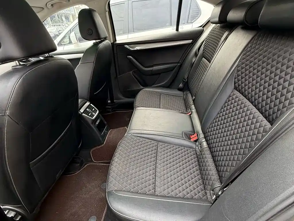 Skoda Octavia — фото 9