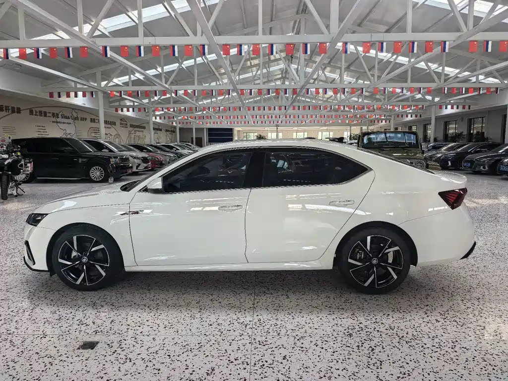 Skoda Octavia — фото 4