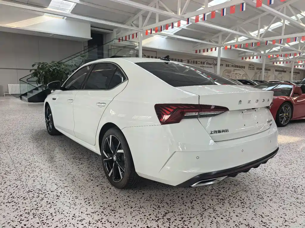 Skoda Octavia — фото 5