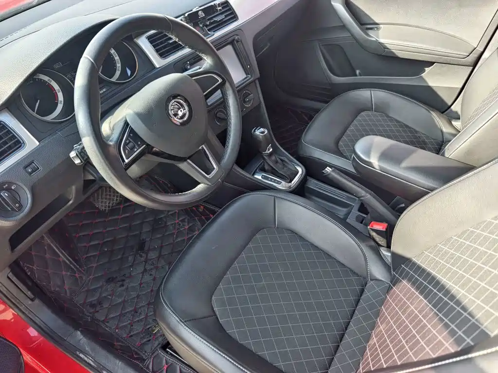 Skoda Rapid Spaceback — фото 8