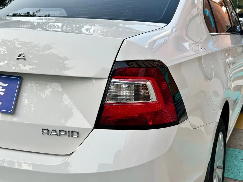 Skoda Rapid — фото 13