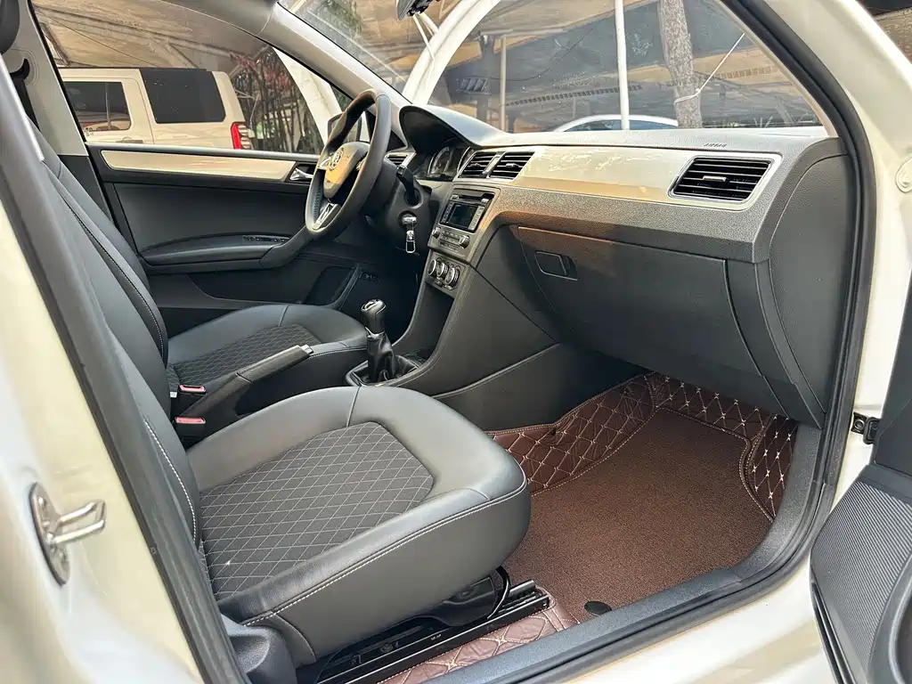 Skoda Rapid — фото 19