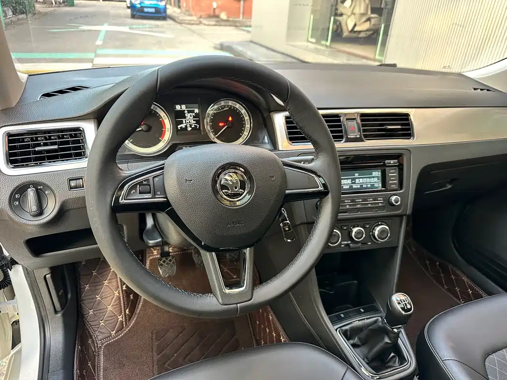 Skoda Rapid — фото 31
