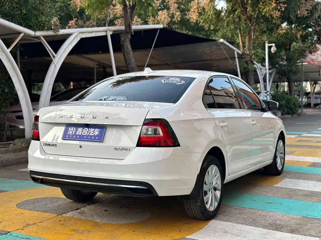Skoda Rapid — фото 8