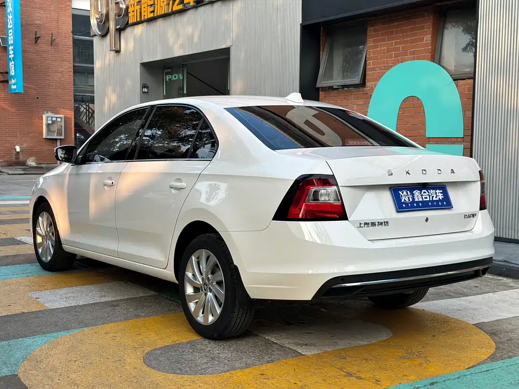 Skoda Rapid — фото 9