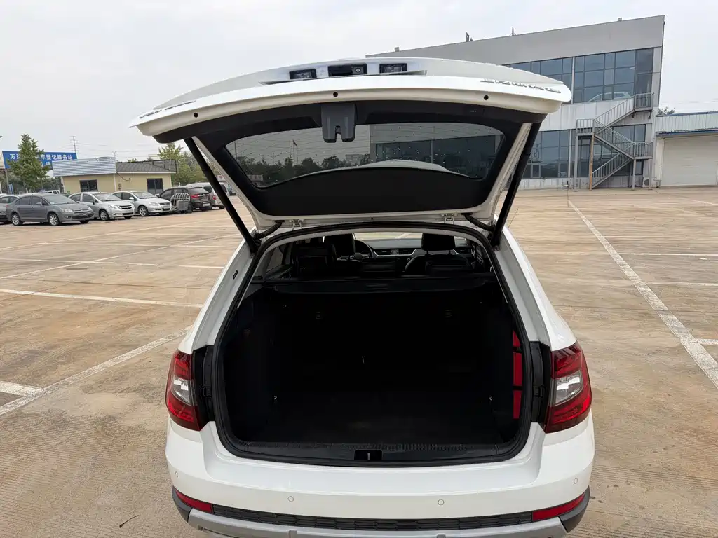 Skoda Octavia — фото 11