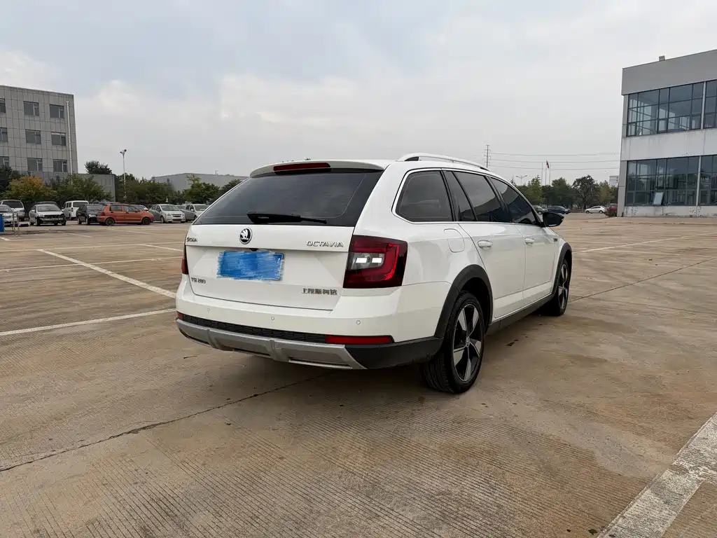 Skoda Octavia — фото 4