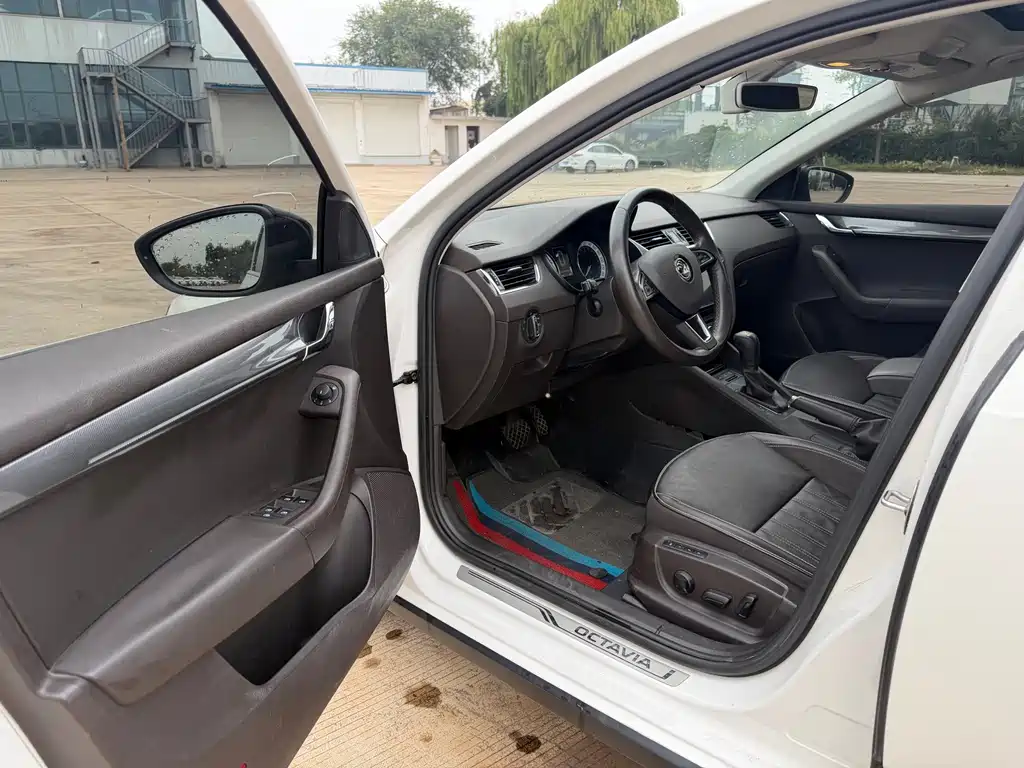 Skoda Octavia — фото 7