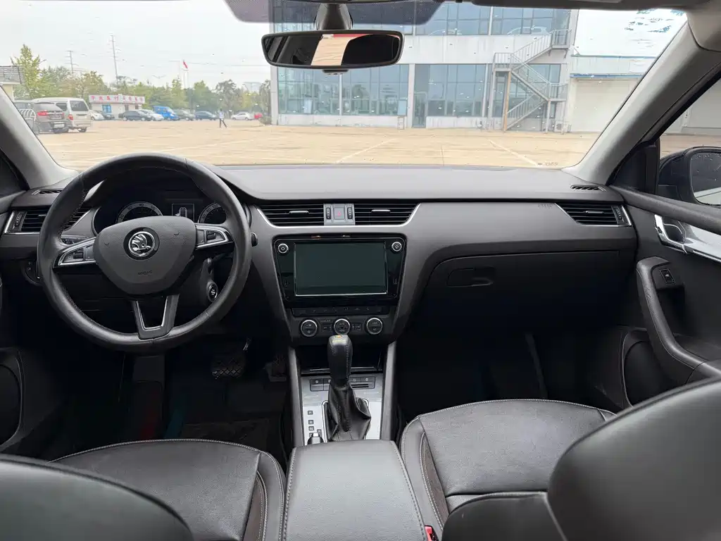 Skoda Octavia — фото 8