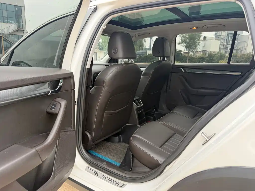 Skoda Octavia — фото 9
