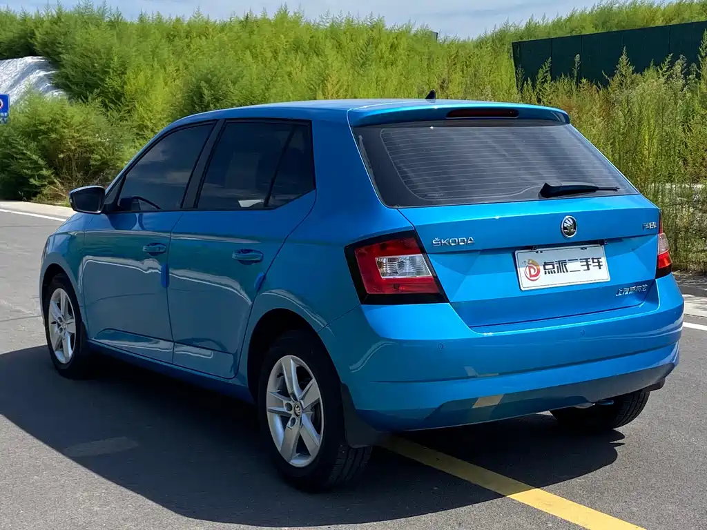 Skoda Fabia — фото 4