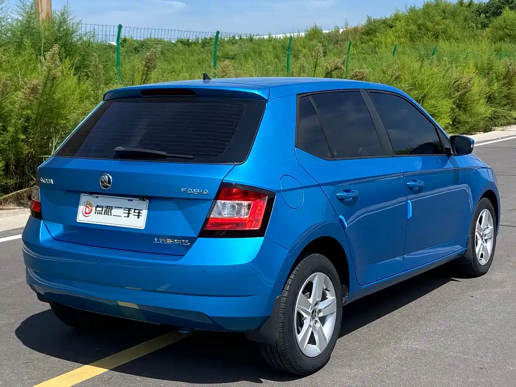 Skoda Fabia — фото 6