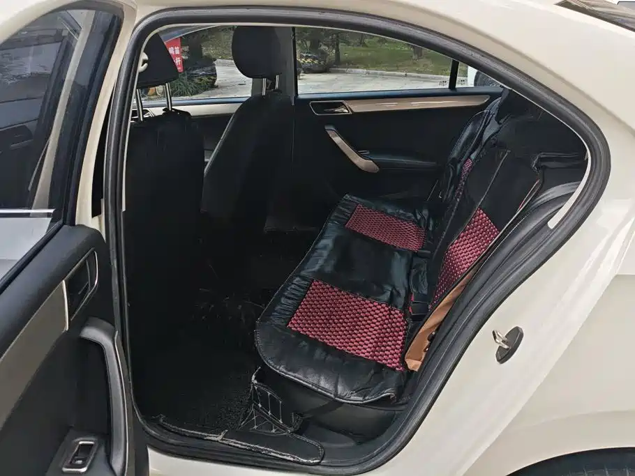Skoda Rapid — фото 11