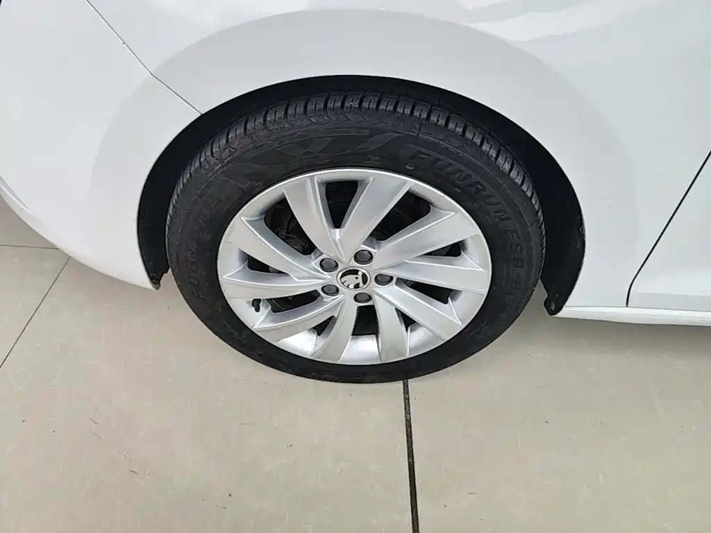 Skoda Rapid — фото 23