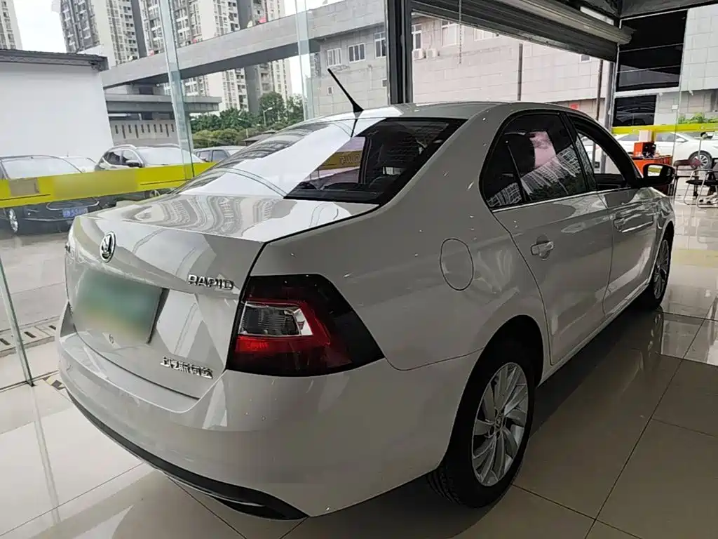 Skoda Rapid — фото 7